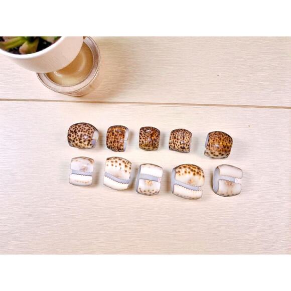 Set of 10 Tiger Cowrie Seashell Napkin Rings Vintage - Picture 1 of 3